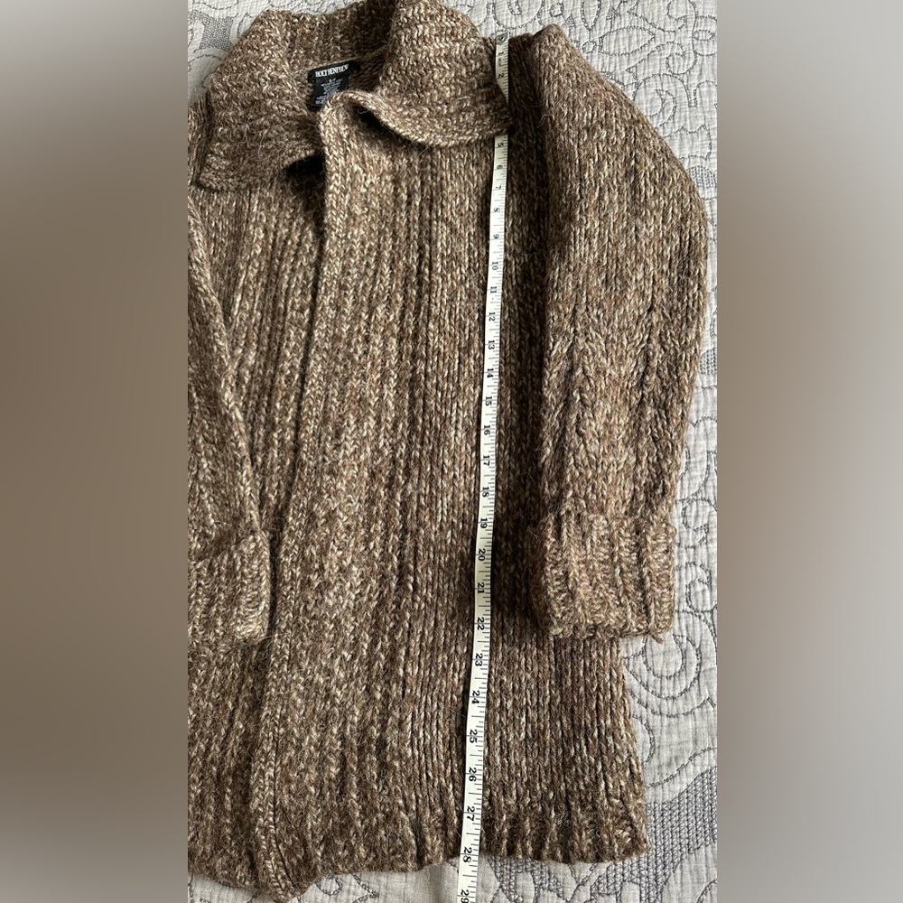 Elegant Holt Renfrew Wool-Blend Luxury Knit Cardigan - Picture 6 of 9